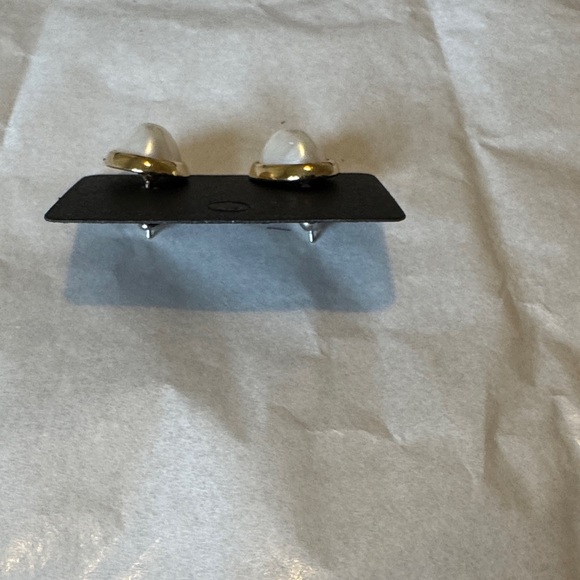 Elegant Gold and White Pearl Oval Earrings - Picture 2 of 7